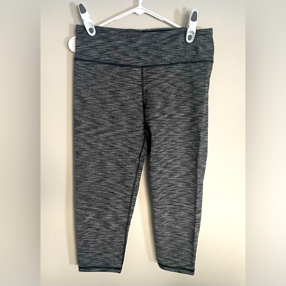 Victoria’s Secret Sport Knockout Workout Tights Leggings 3/4 Capri Women’s Large